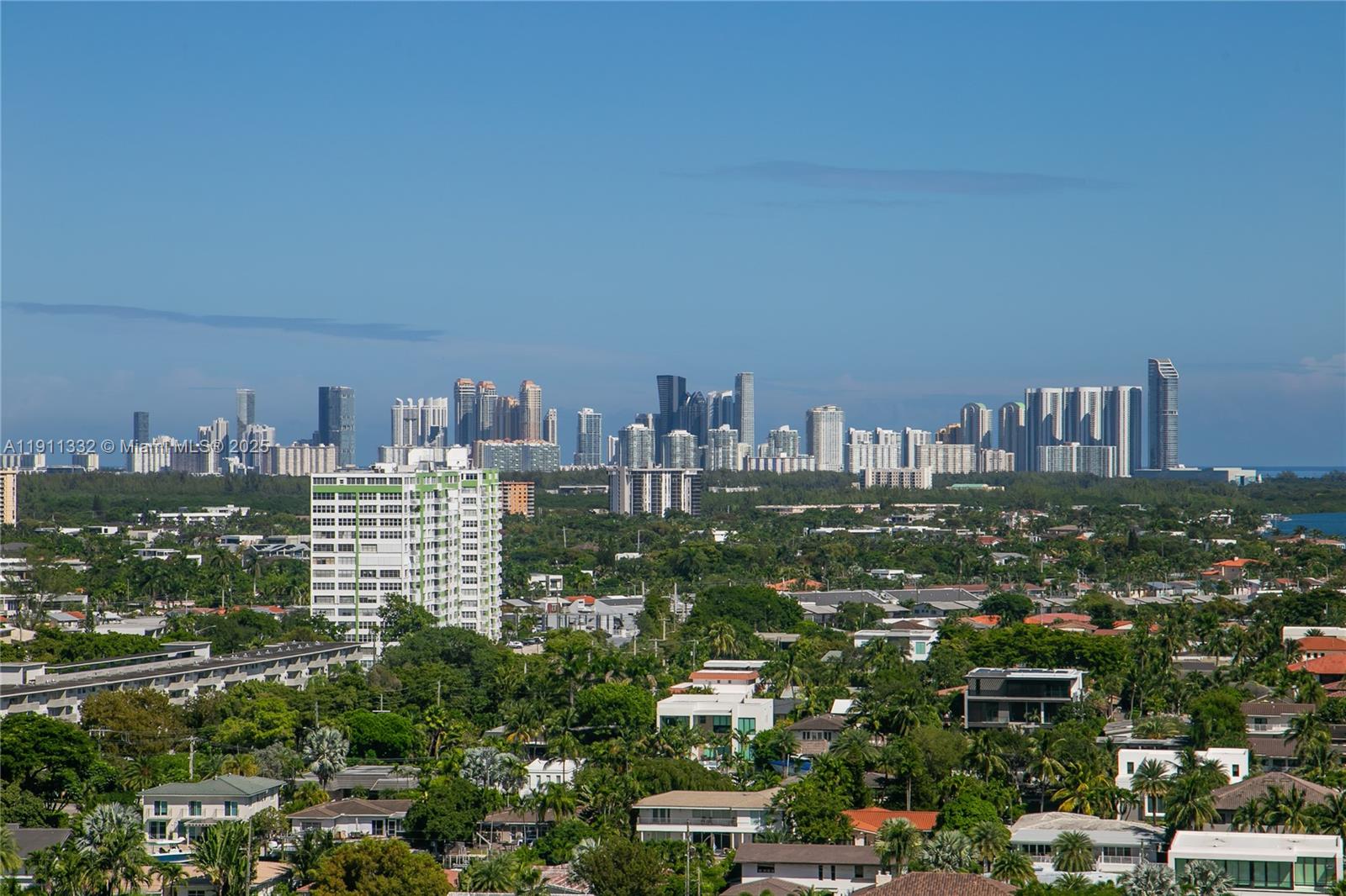 1800 NE 114th St # 2011