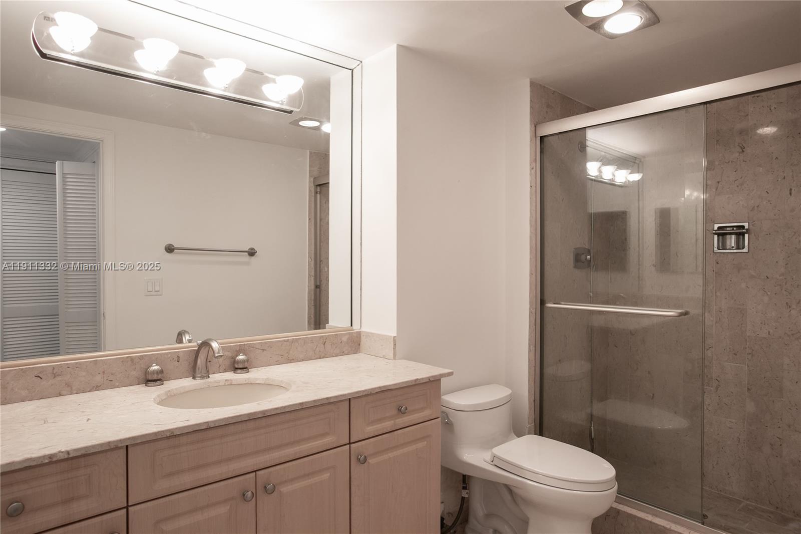 1800 NE 114th St # 2011