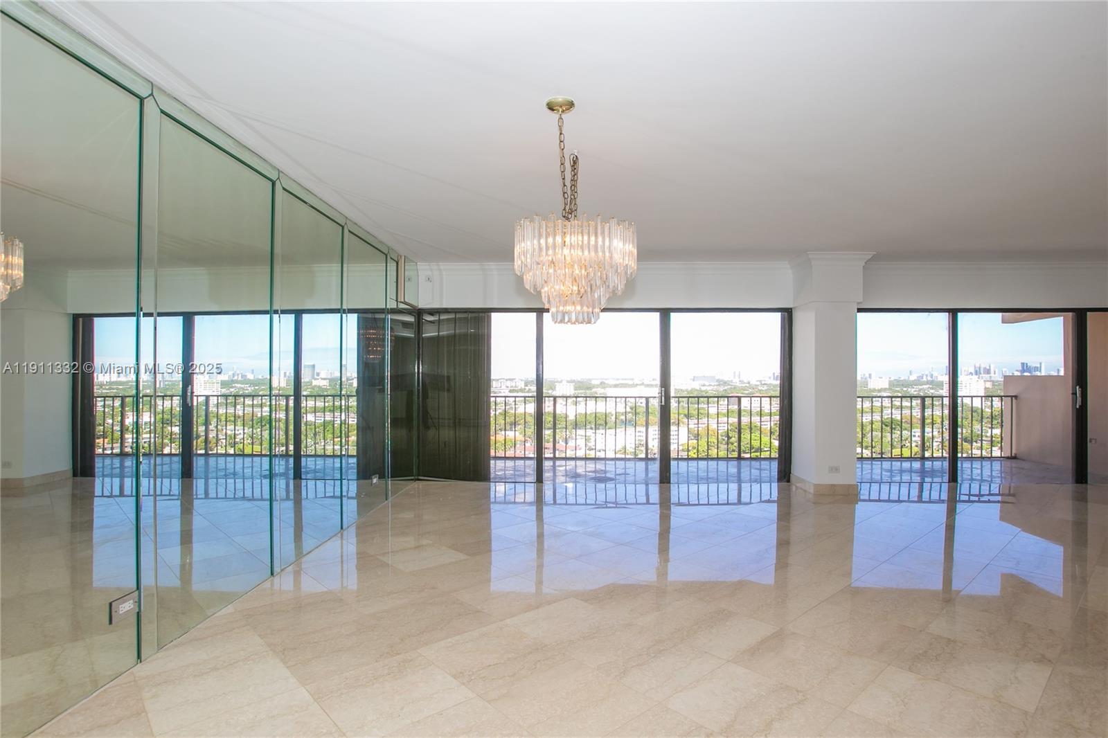 1800 NE 114th St # 2011