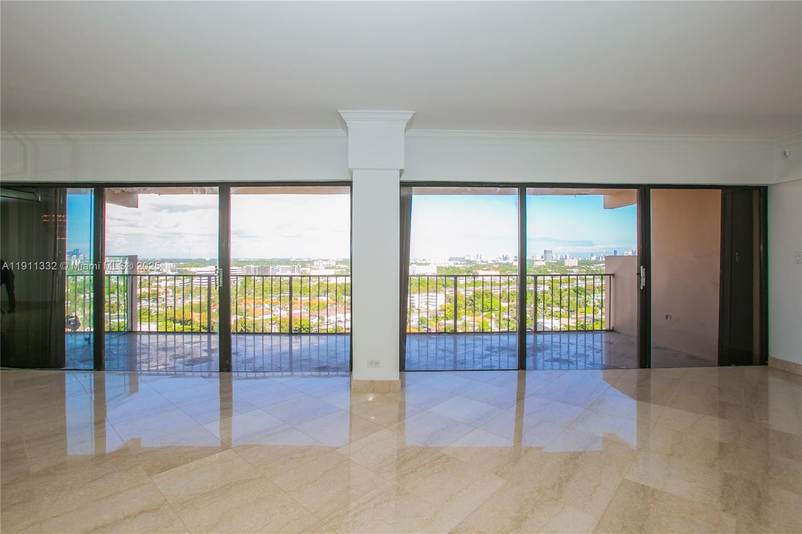 1800 NE 114th St # 2011