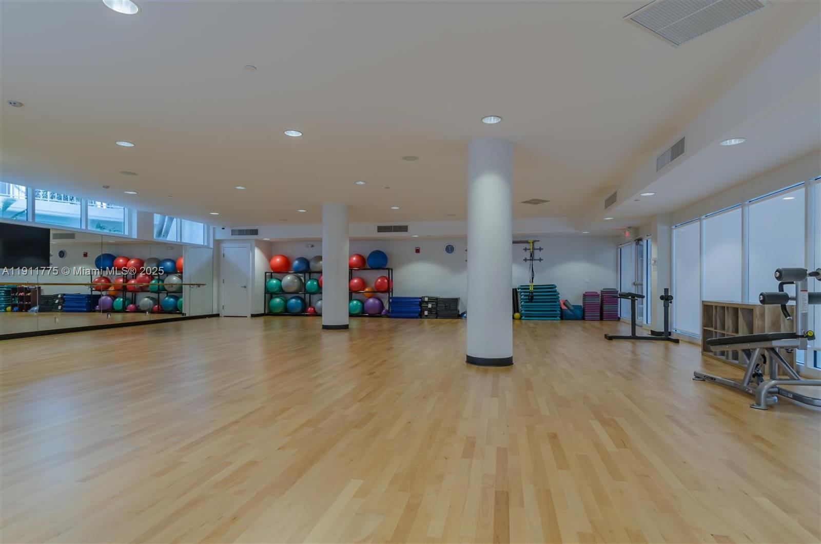 20281 E Country Club Dr # 1704