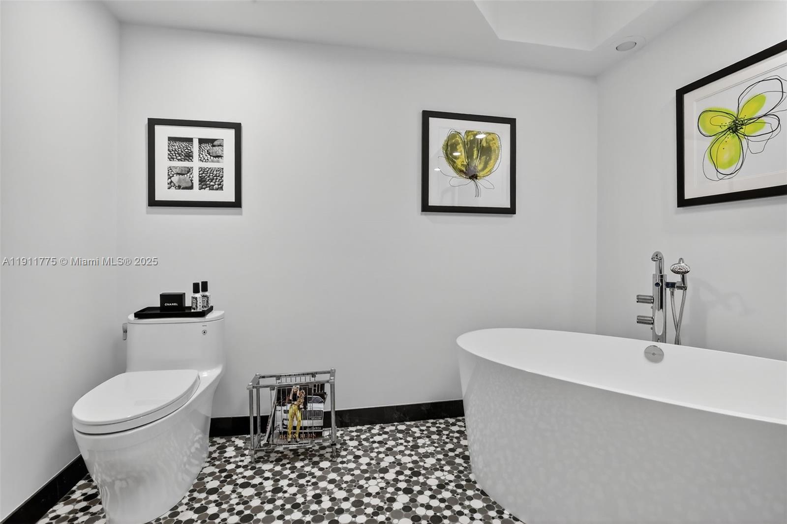 20281 E Country Club Dr # 1704