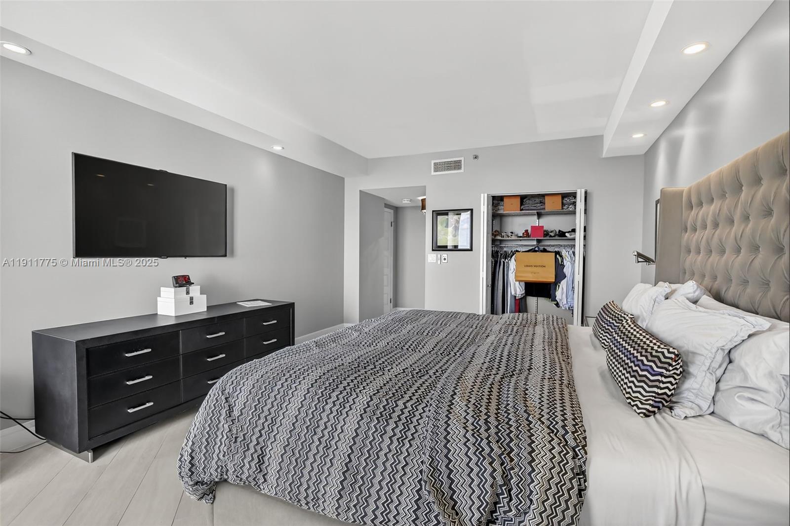 20281 E Country Club Dr # 1704