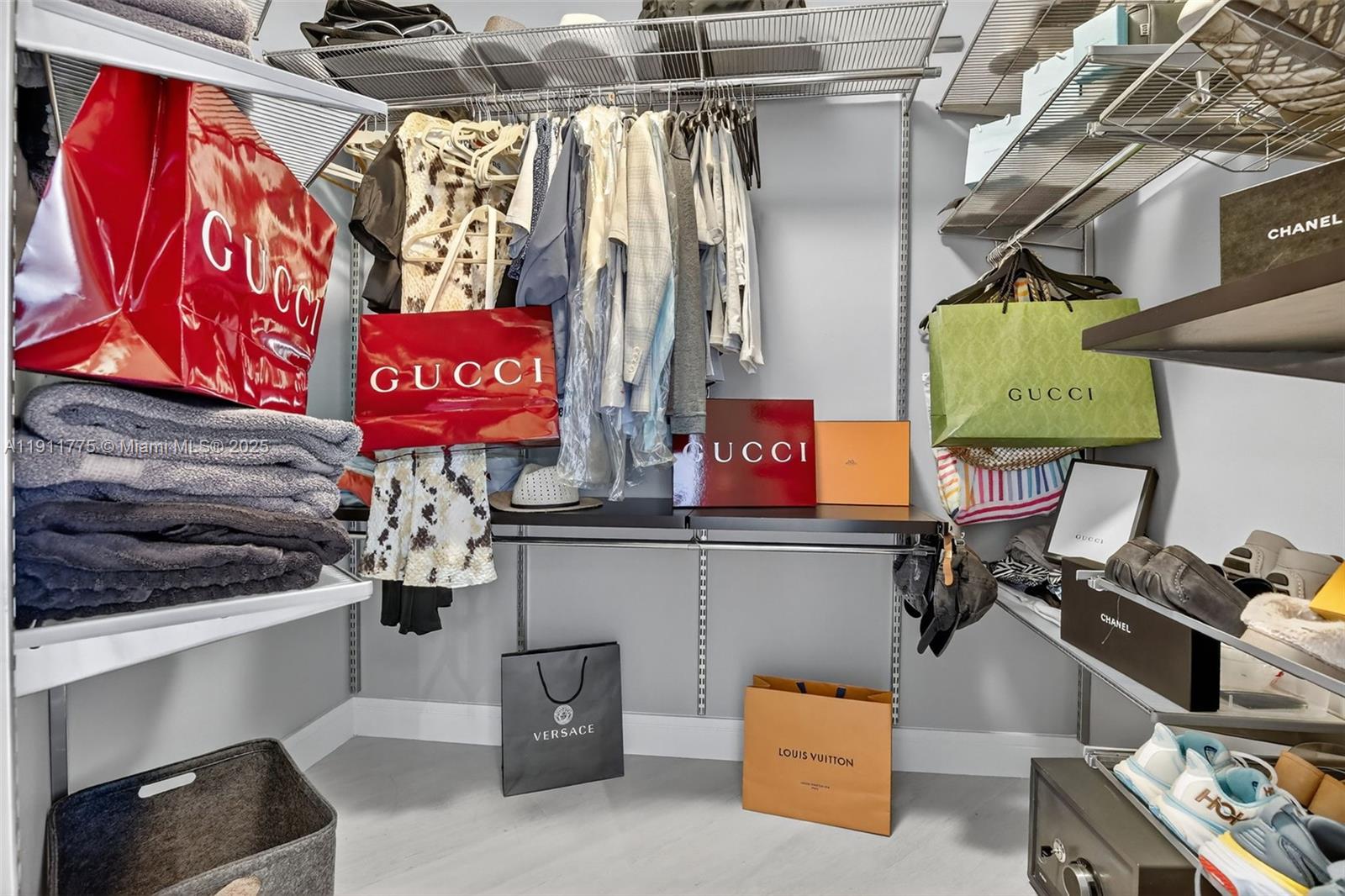 20281 E Country Club Dr # 1704