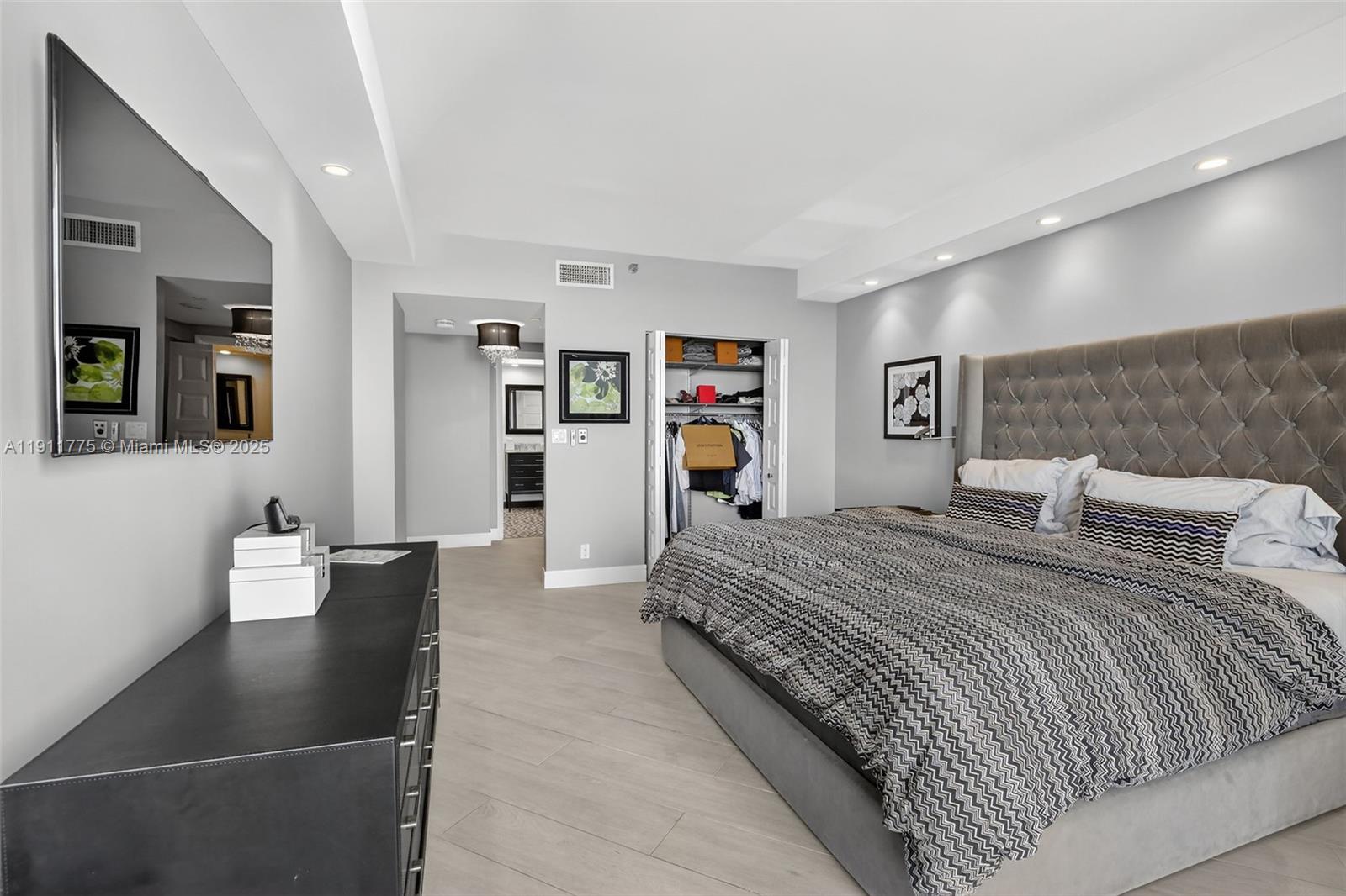 20281 E Country Club Dr # 1704