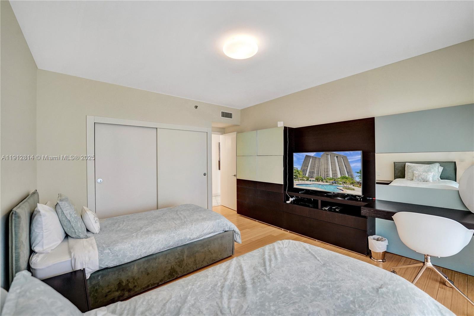 20281 E Country Club Dr # 607