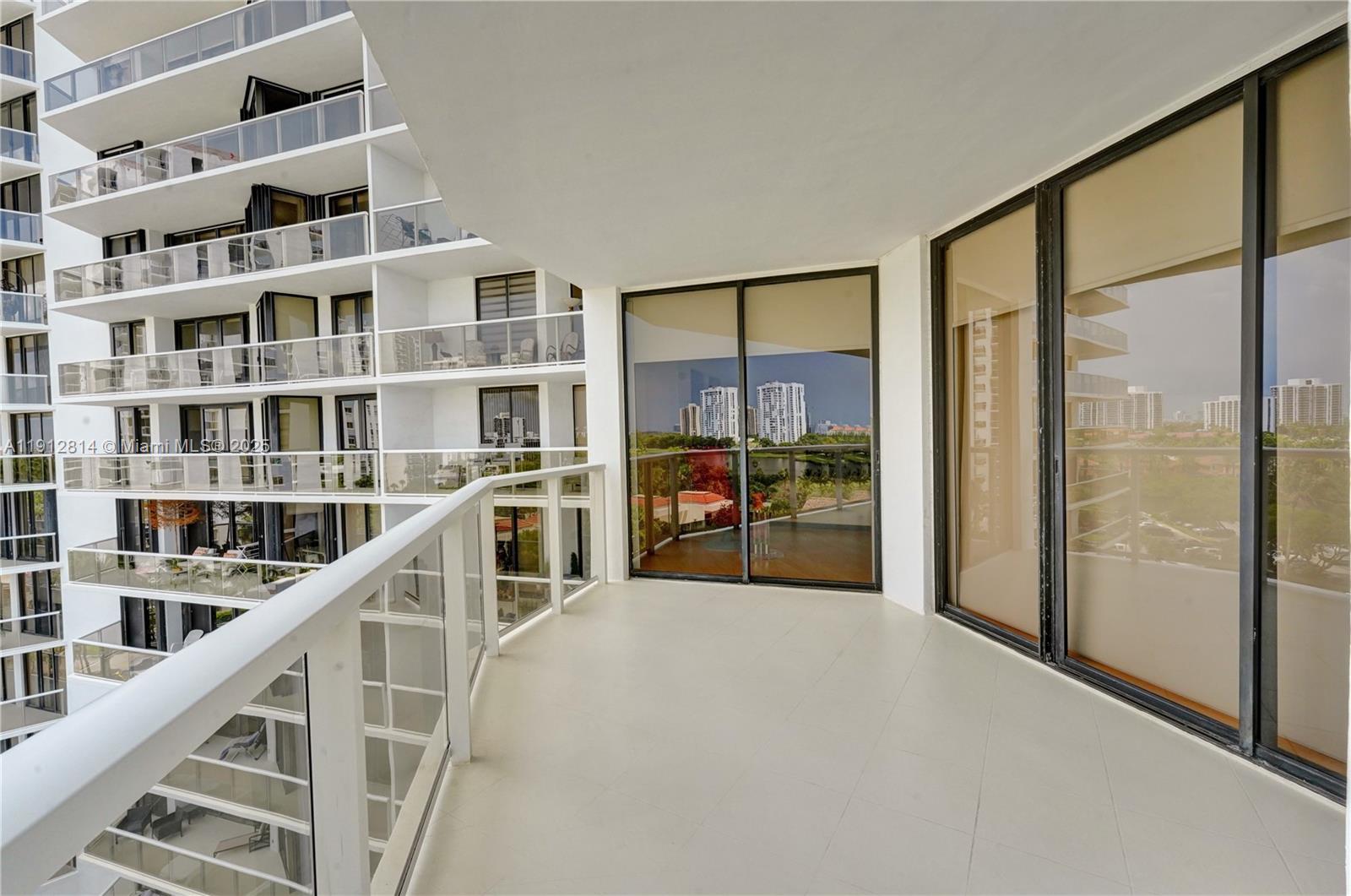 20281 E Country Club Dr # 607