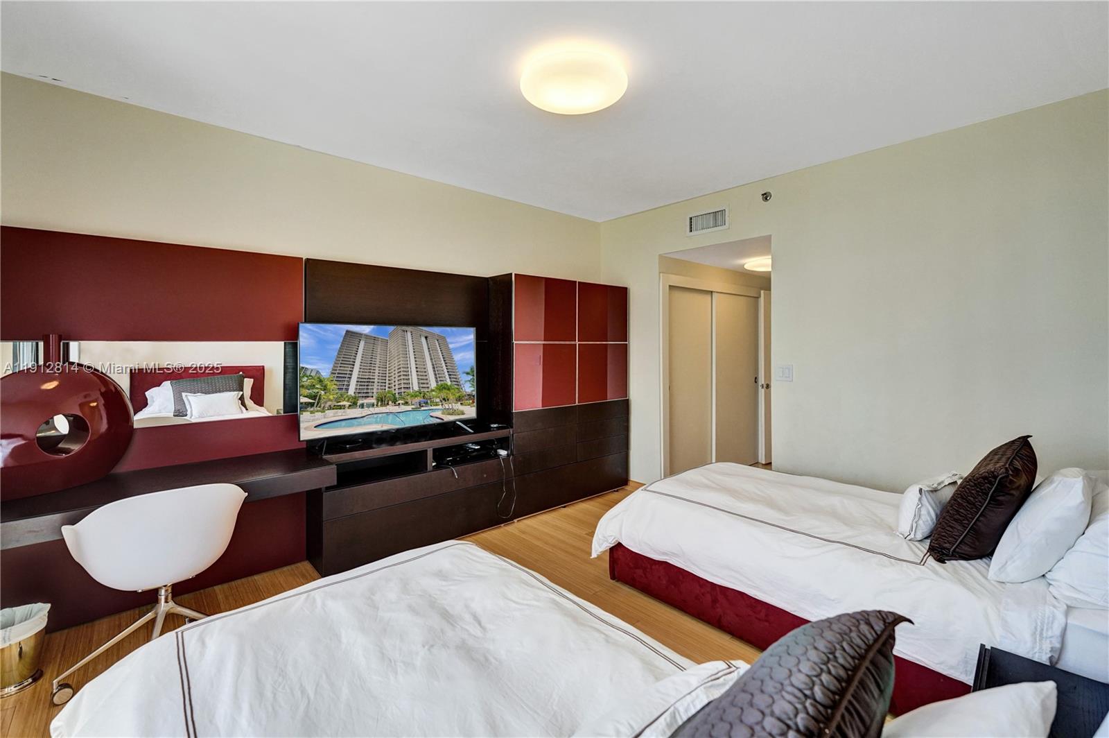 20281 E Country Club Dr # 607