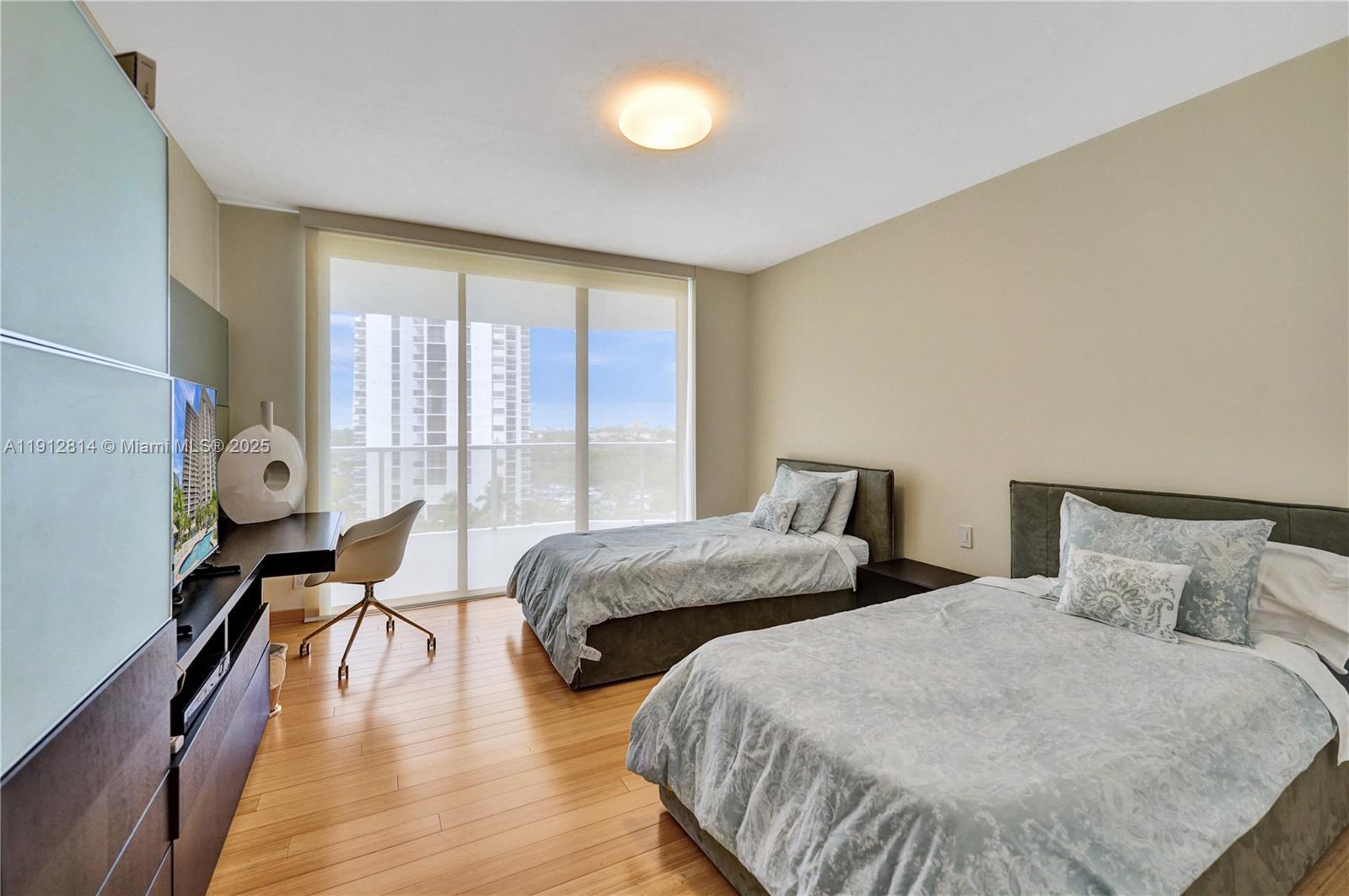 20281 E Country Club Dr # 607