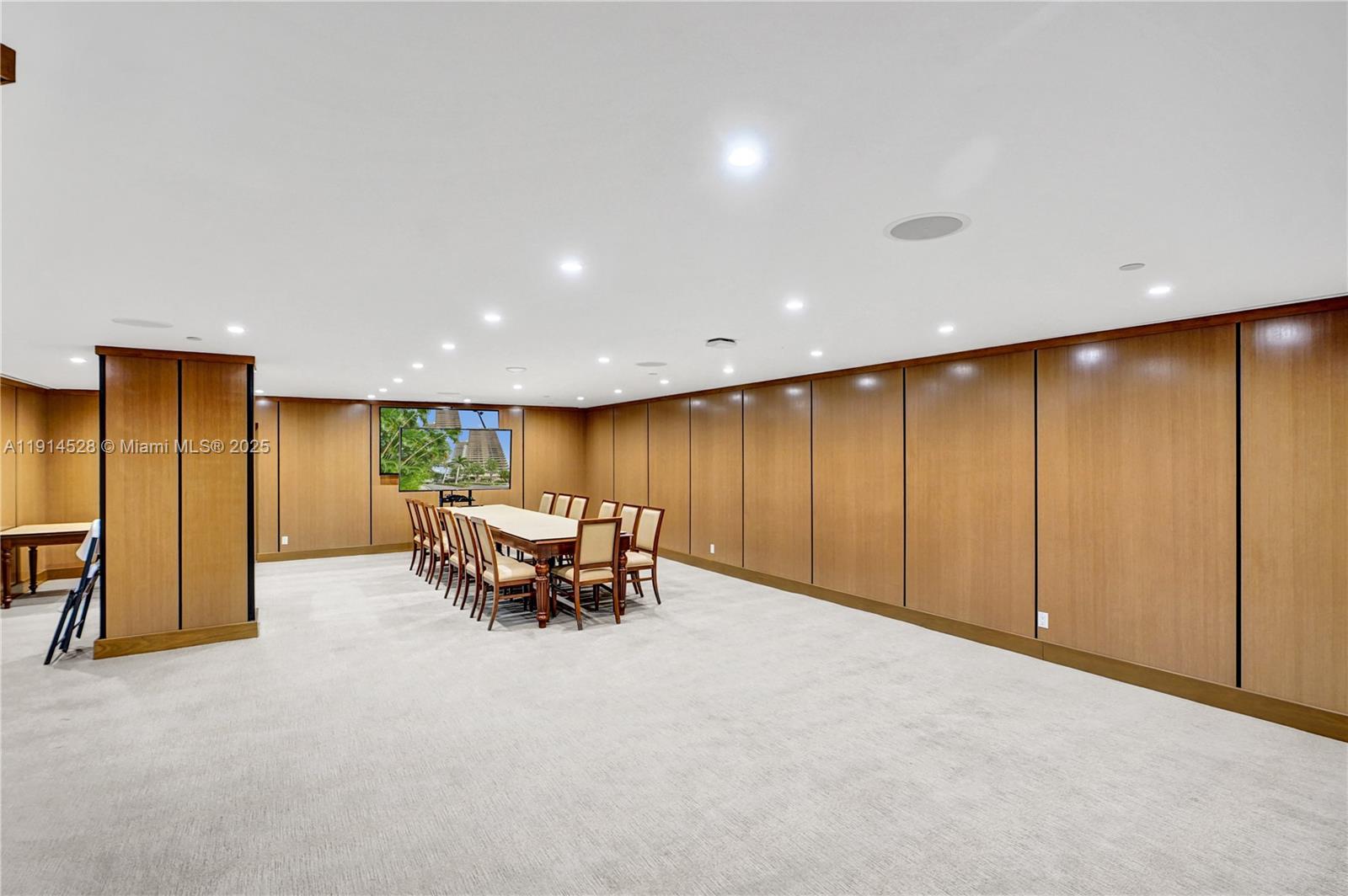 19667 Turnberry Way # 7B