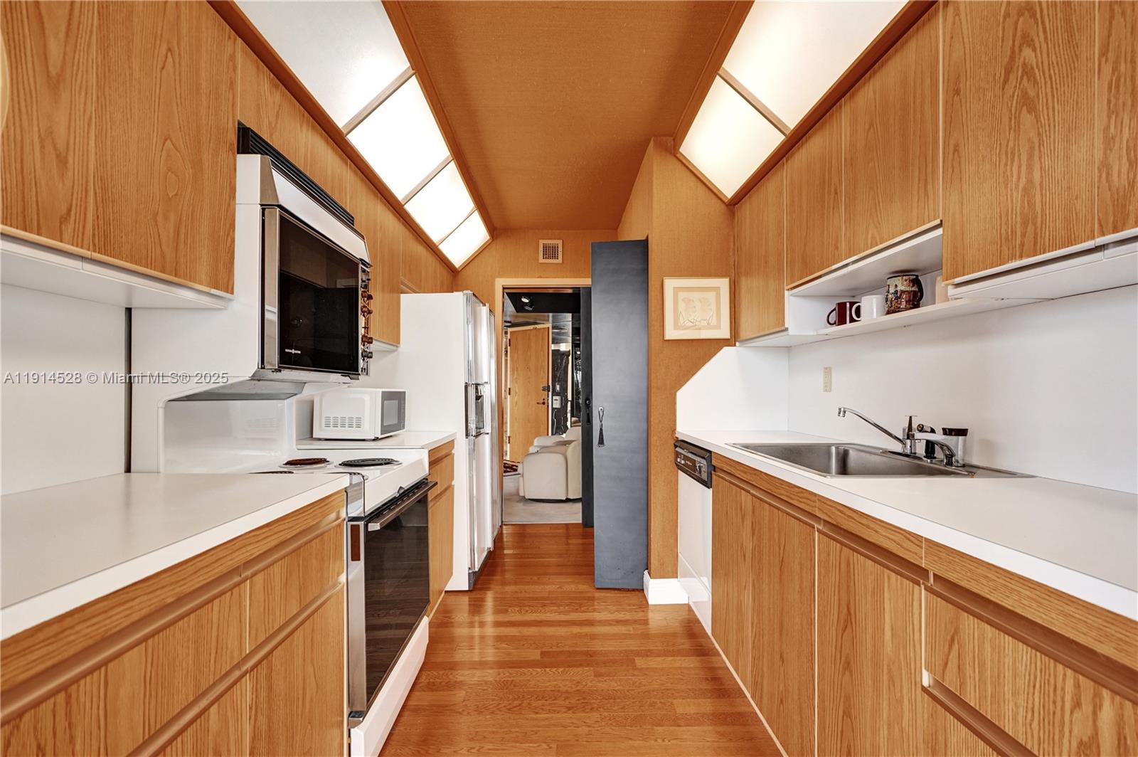 19667 Turnberry Way # 7B