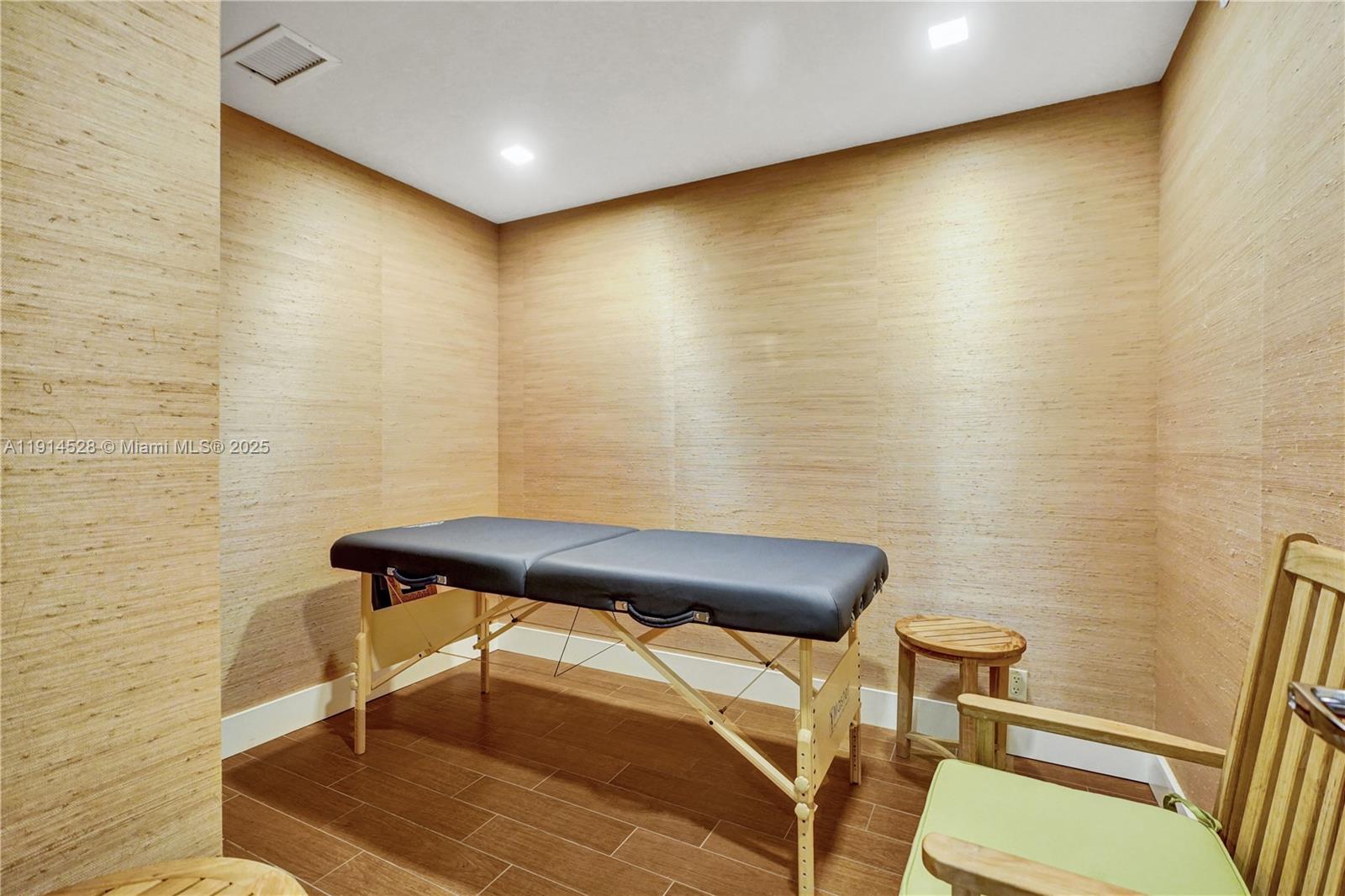 19667 Turnberry Way # 7B