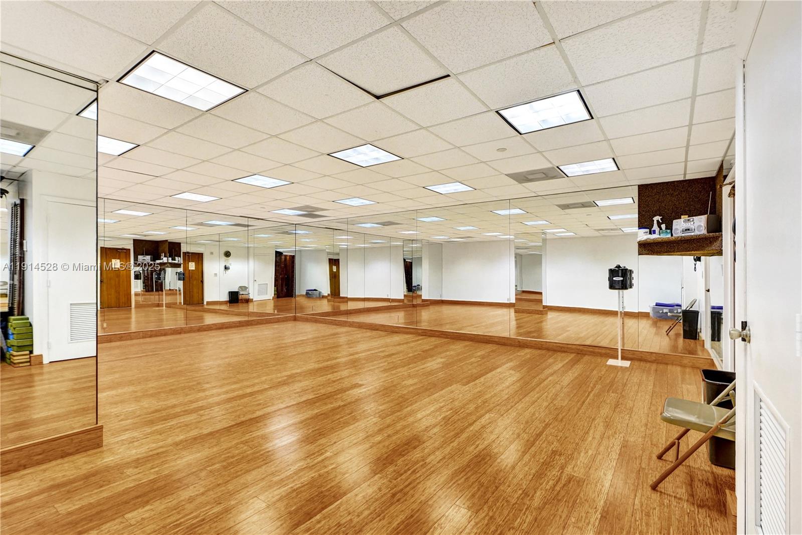 19667 Turnberry Way # 7B