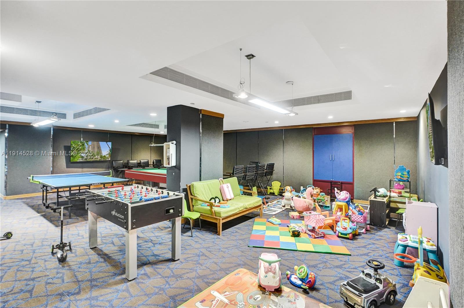 19667 Turnberry Way # 7B