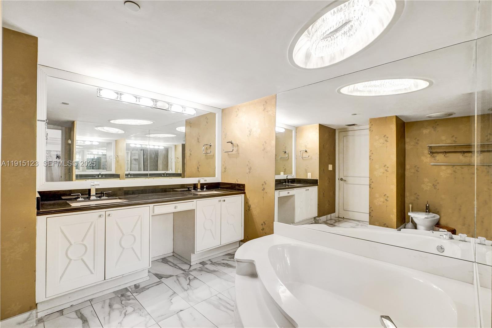 2000 Towerside Ter # 301