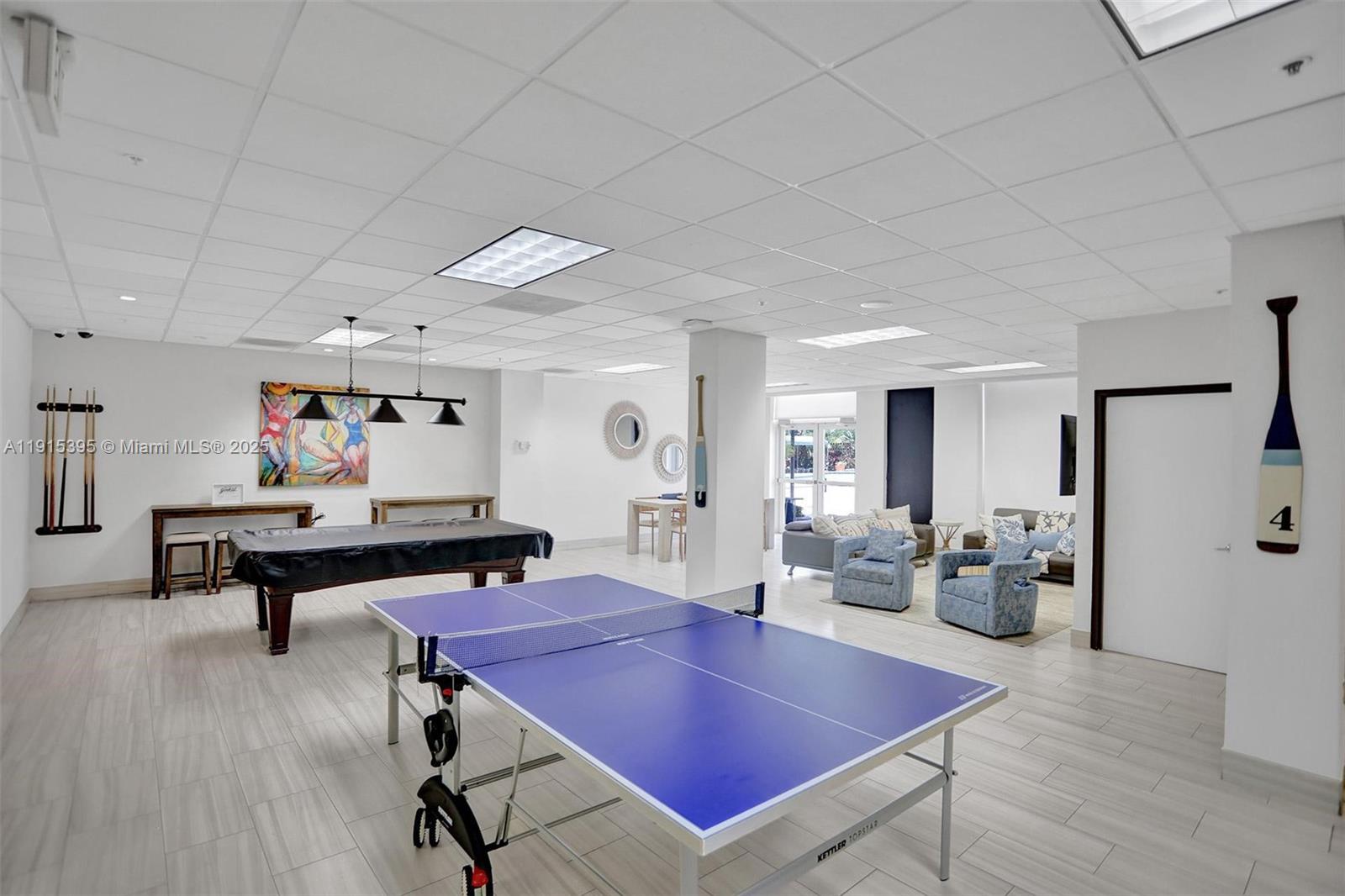 19390 Collins Ave # 915