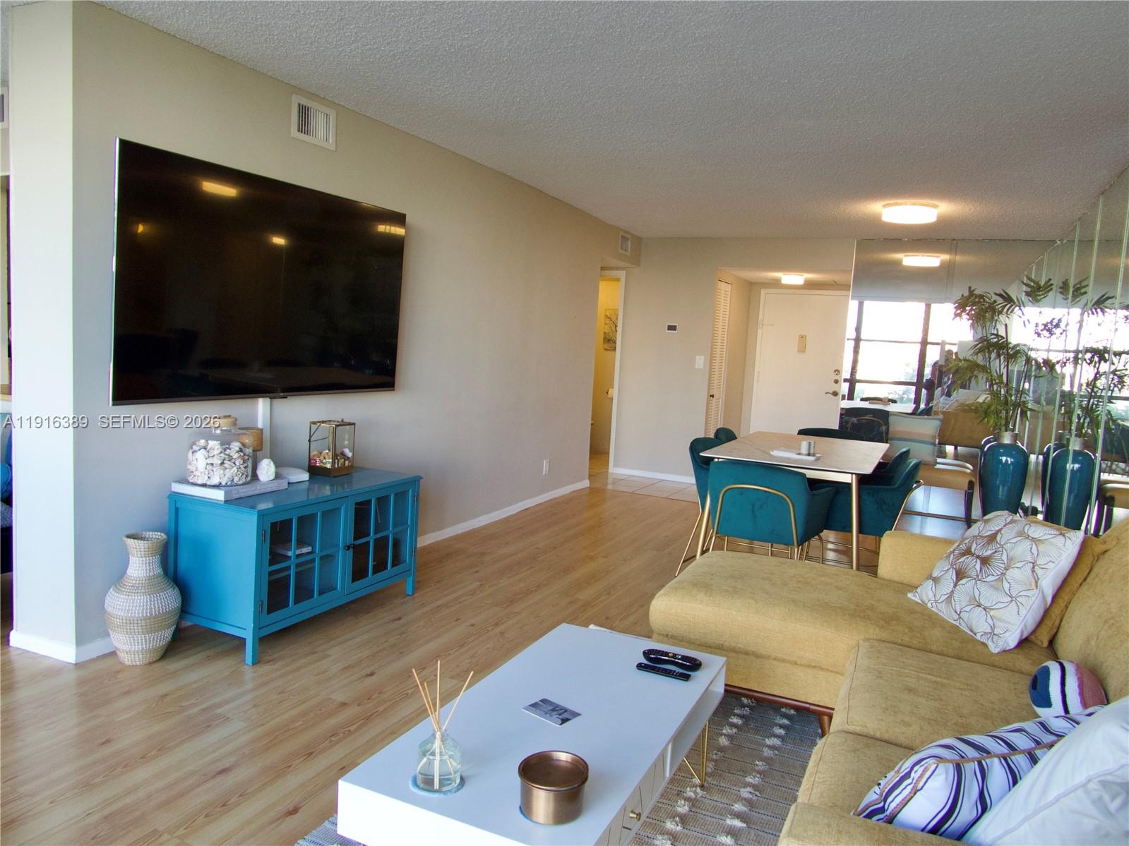 800 Parkview Dr # 402