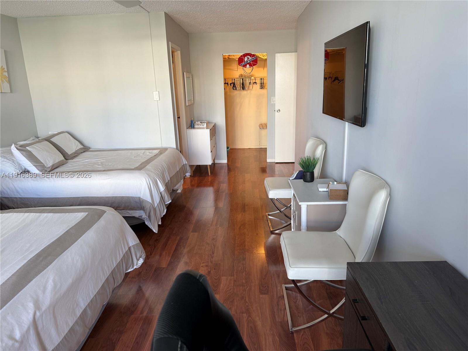 800 Parkview Dr # 402