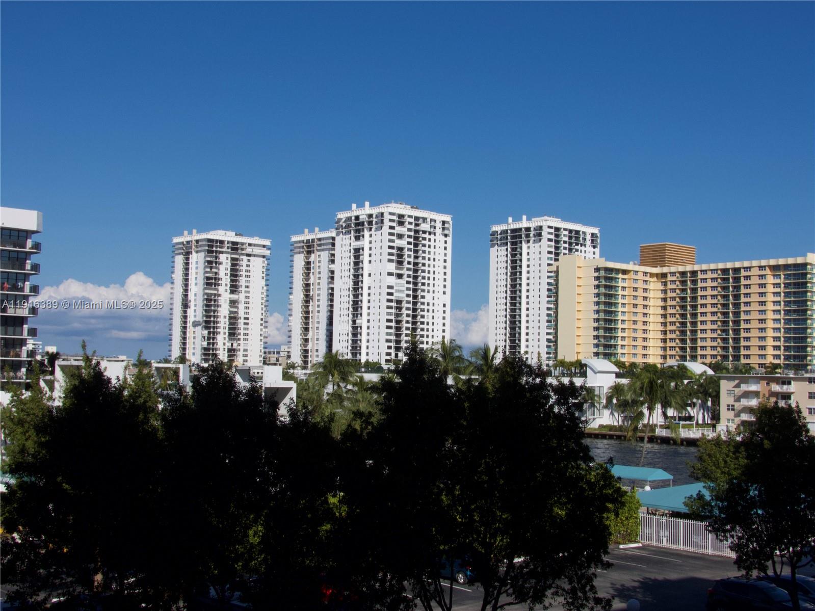 800 Parkview Dr # 402