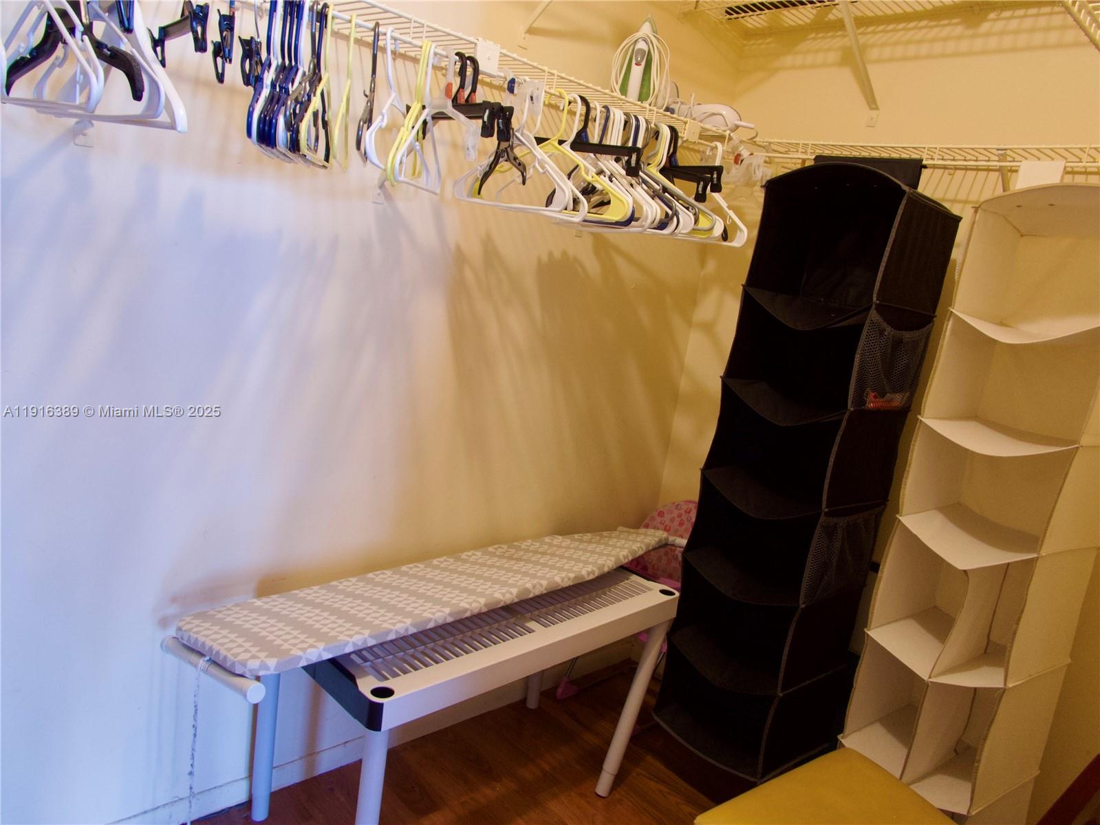 800 Parkview Dr # 402