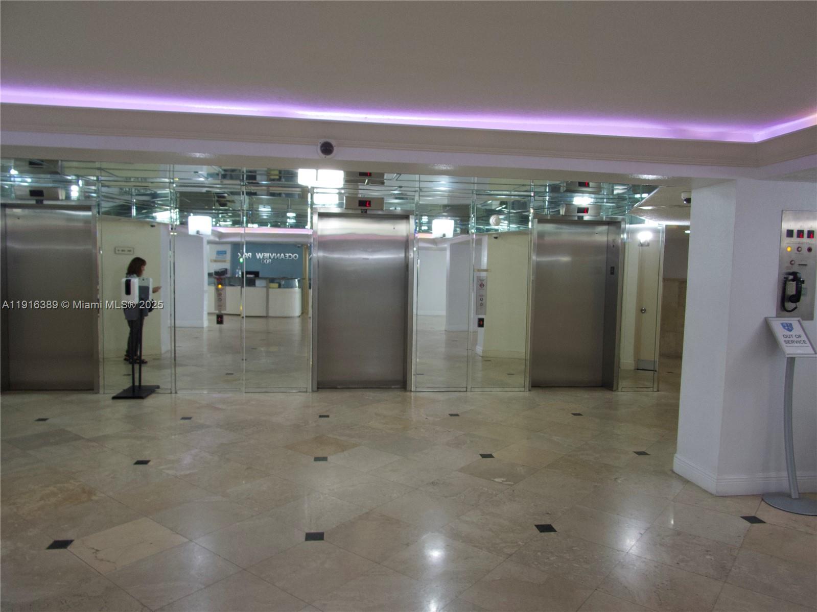 800 Parkview Dr # 402