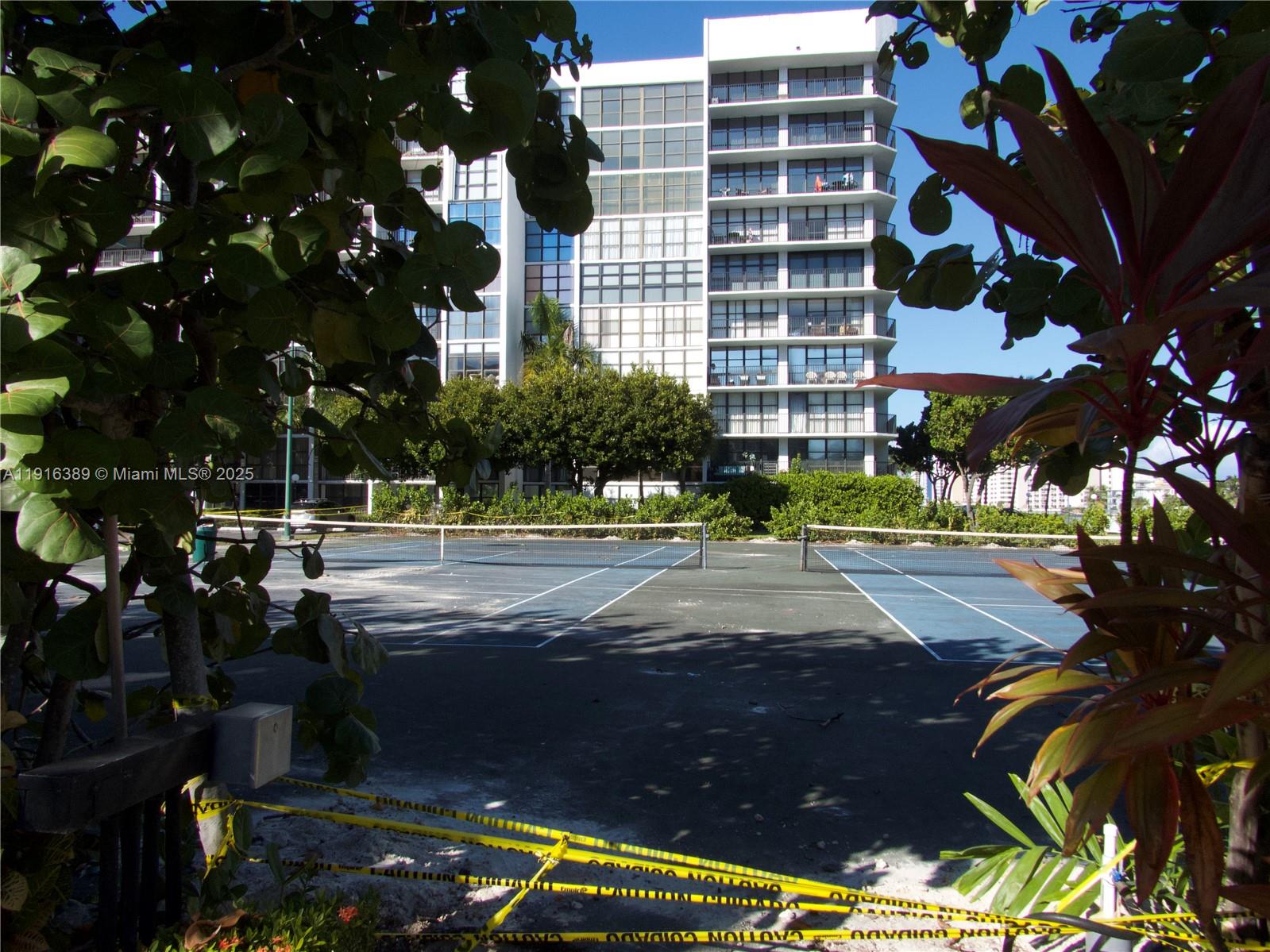 800 Parkview Dr # 402