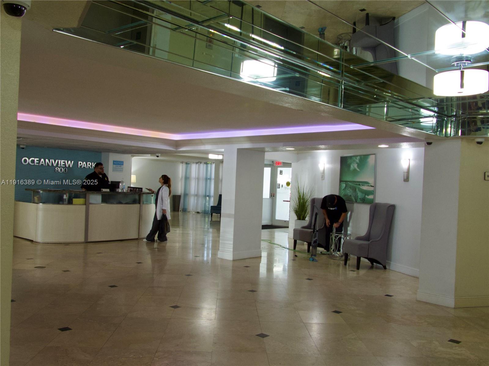 800 Parkview Dr # 402