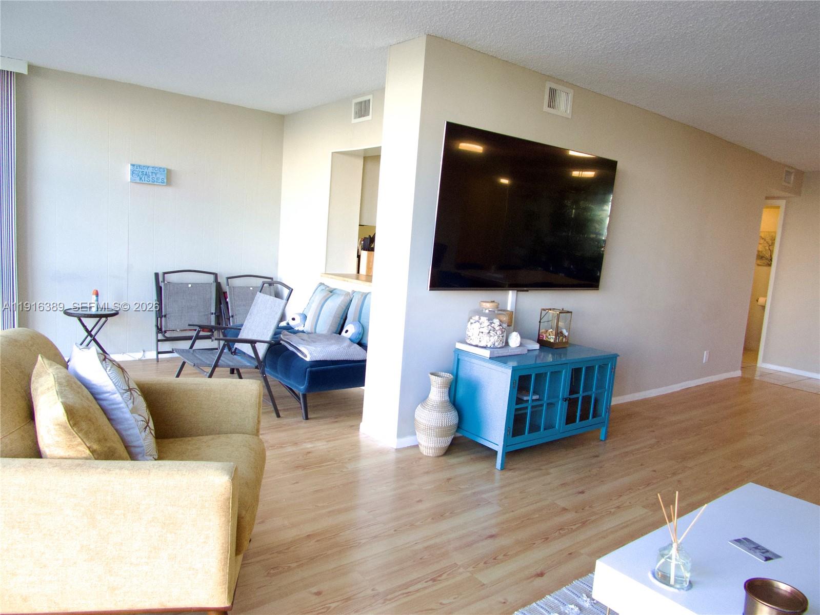 800 Parkview Dr # 402