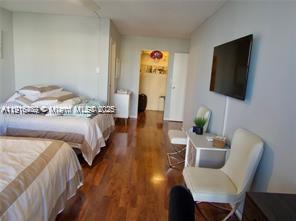 800 Parkview Dr # 402