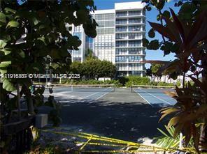 800 Parkview Dr # 402