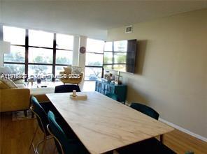 800 Parkview Dr # 402