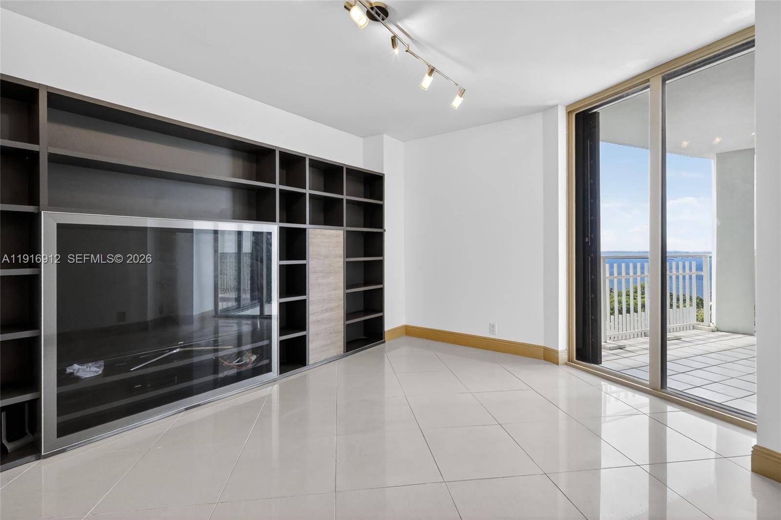 4000 Towerside Ter # 1612