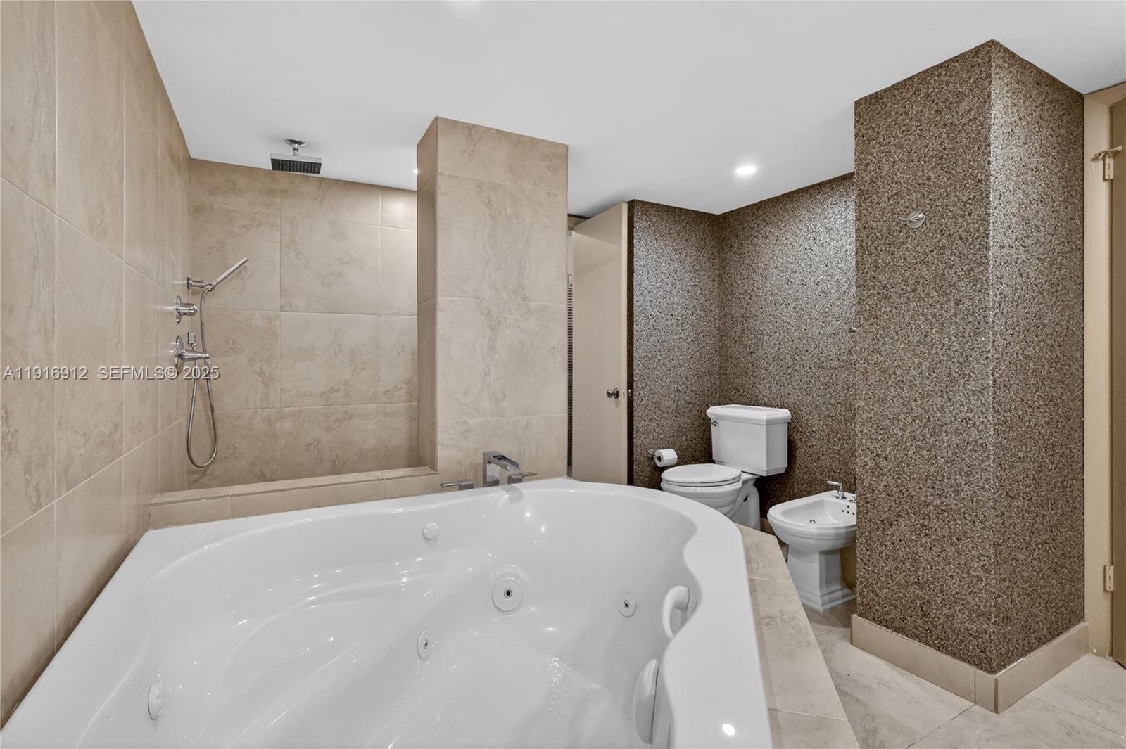 4000 Towerside Ter # 1612