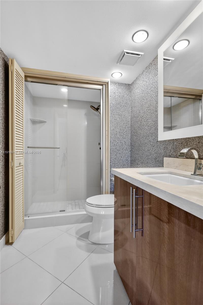 4000 Towerside Ter # 1612