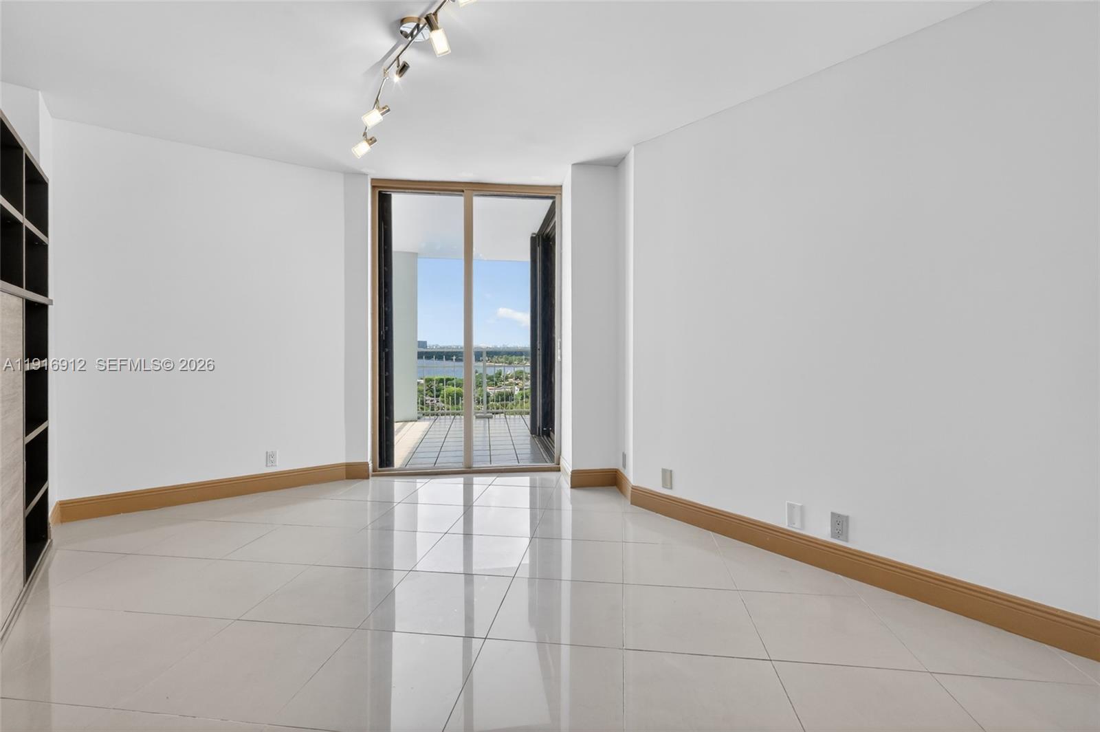 4000 Towerside Ter # 1612