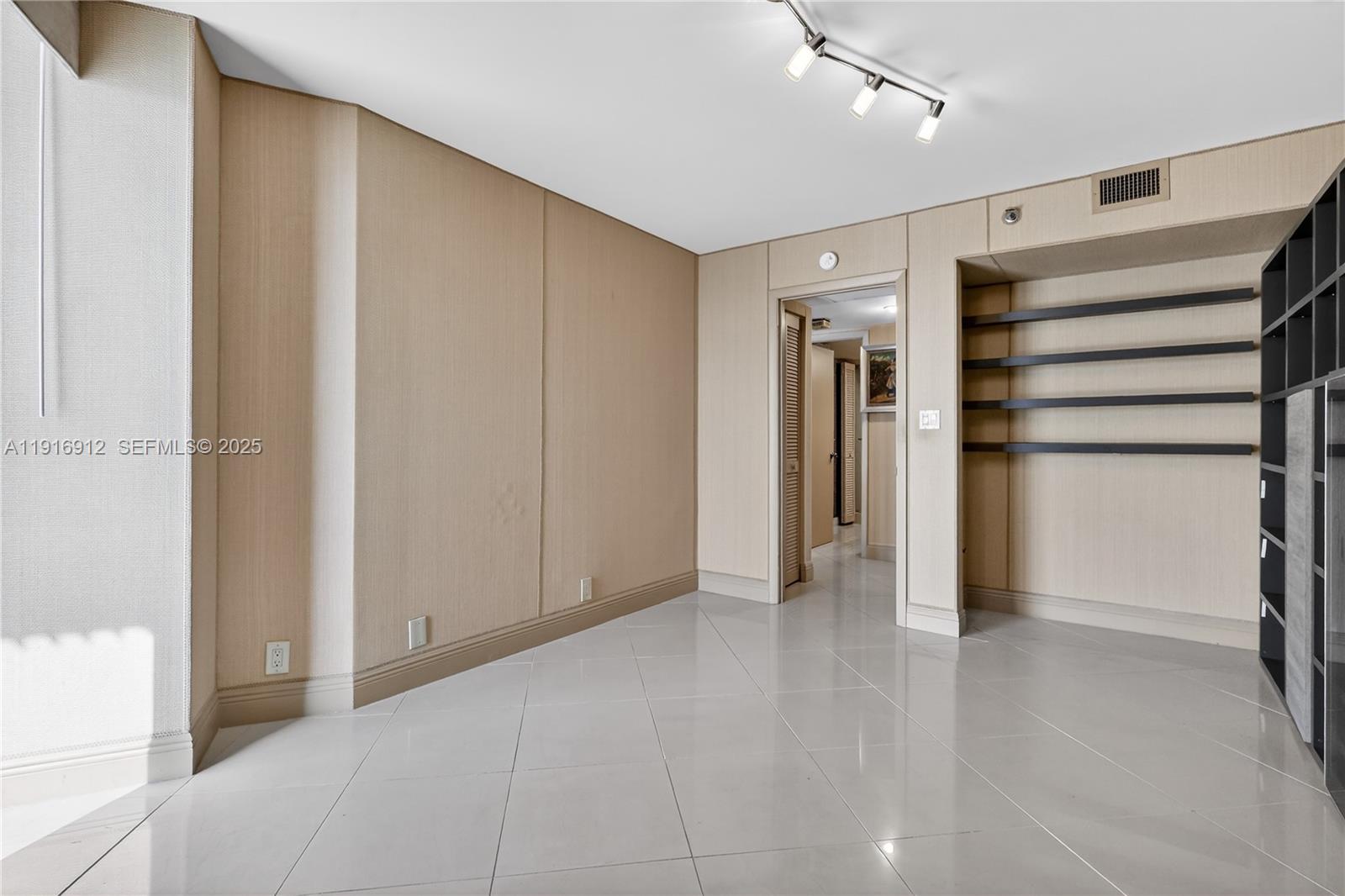 4000 Towerside Ter # 1612