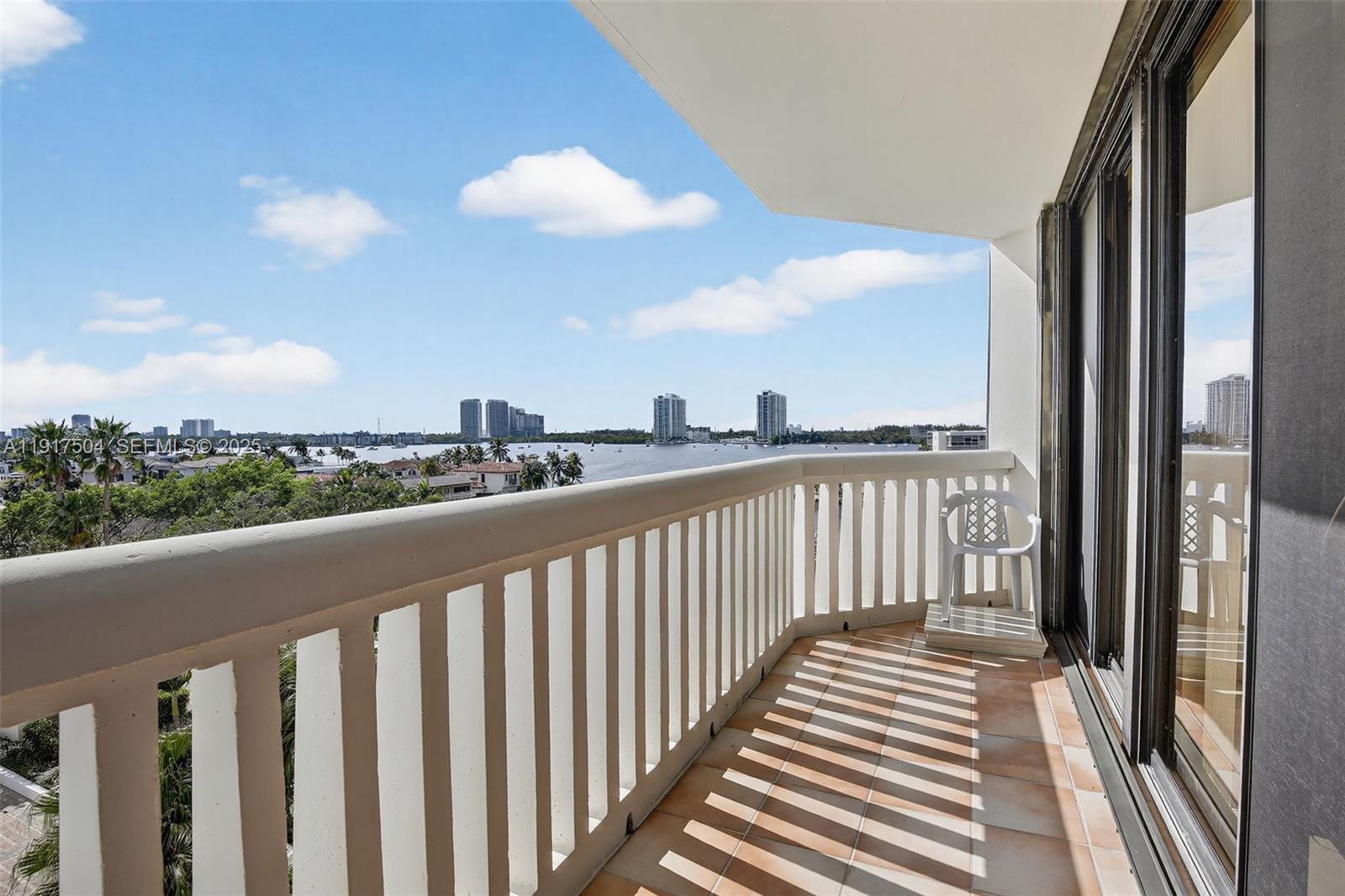 1000 W Island Blvd # 602