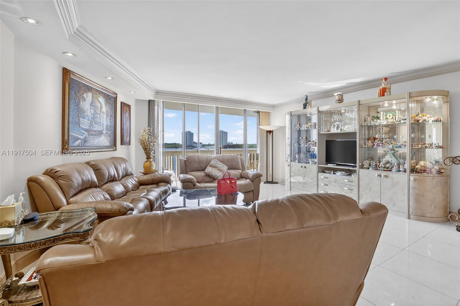 1000 W Island Blvd # 602