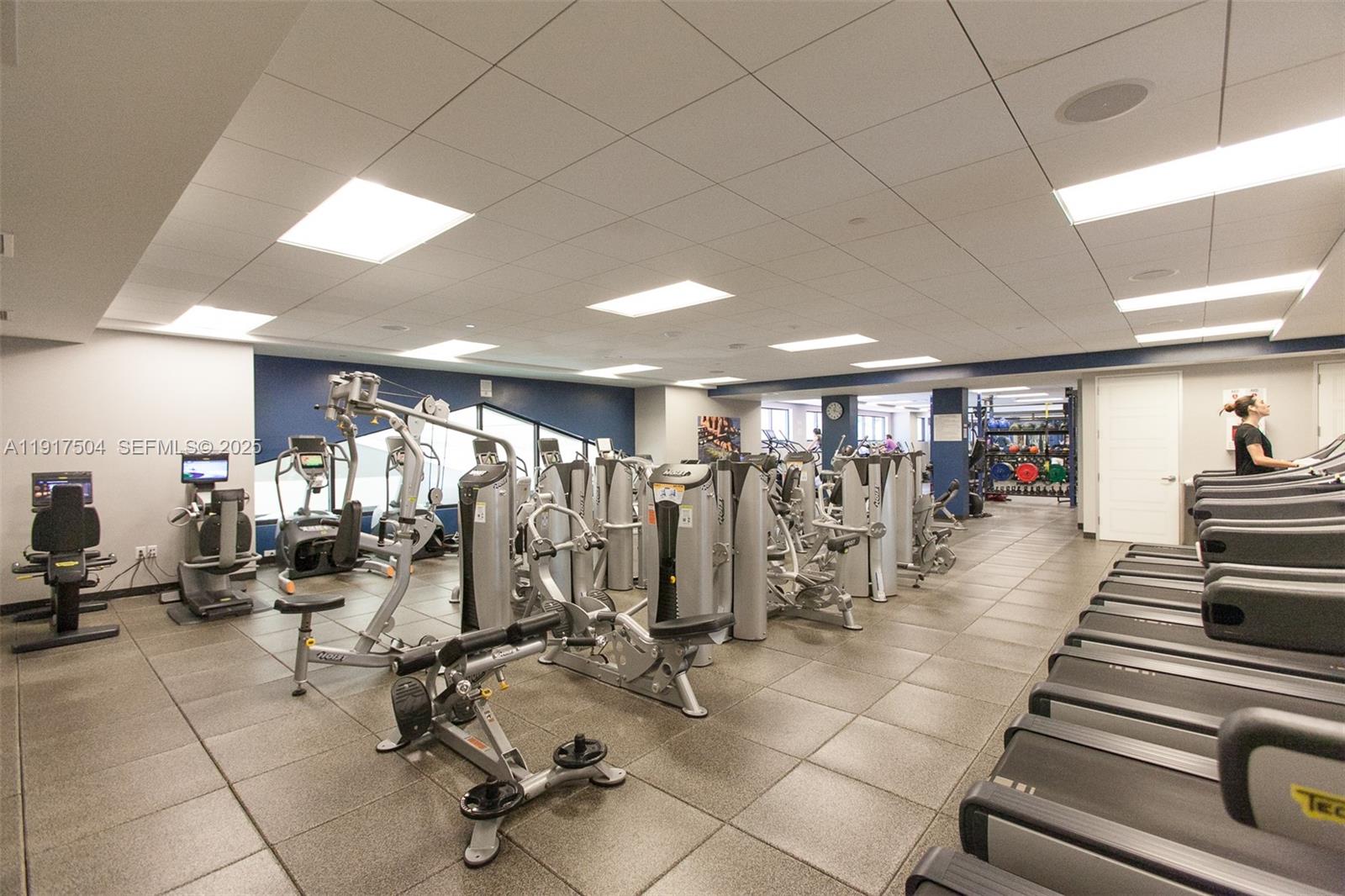 1000 W Island Blvd # 602