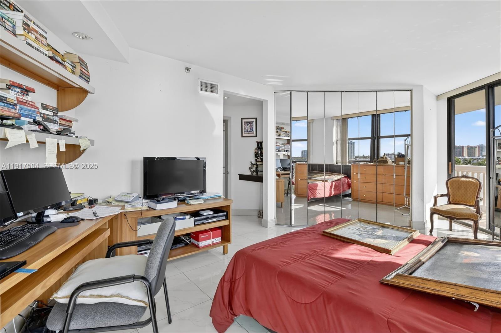 1000 W Island Blvd # 602