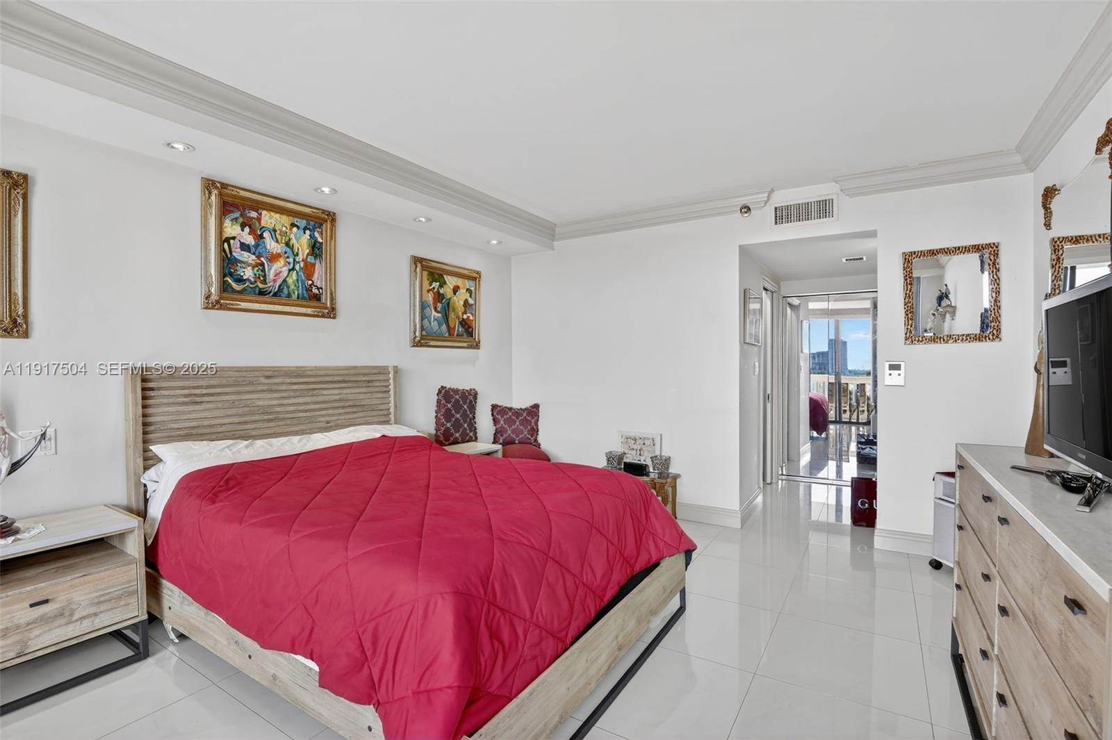 1000 W Island Blvd # 602