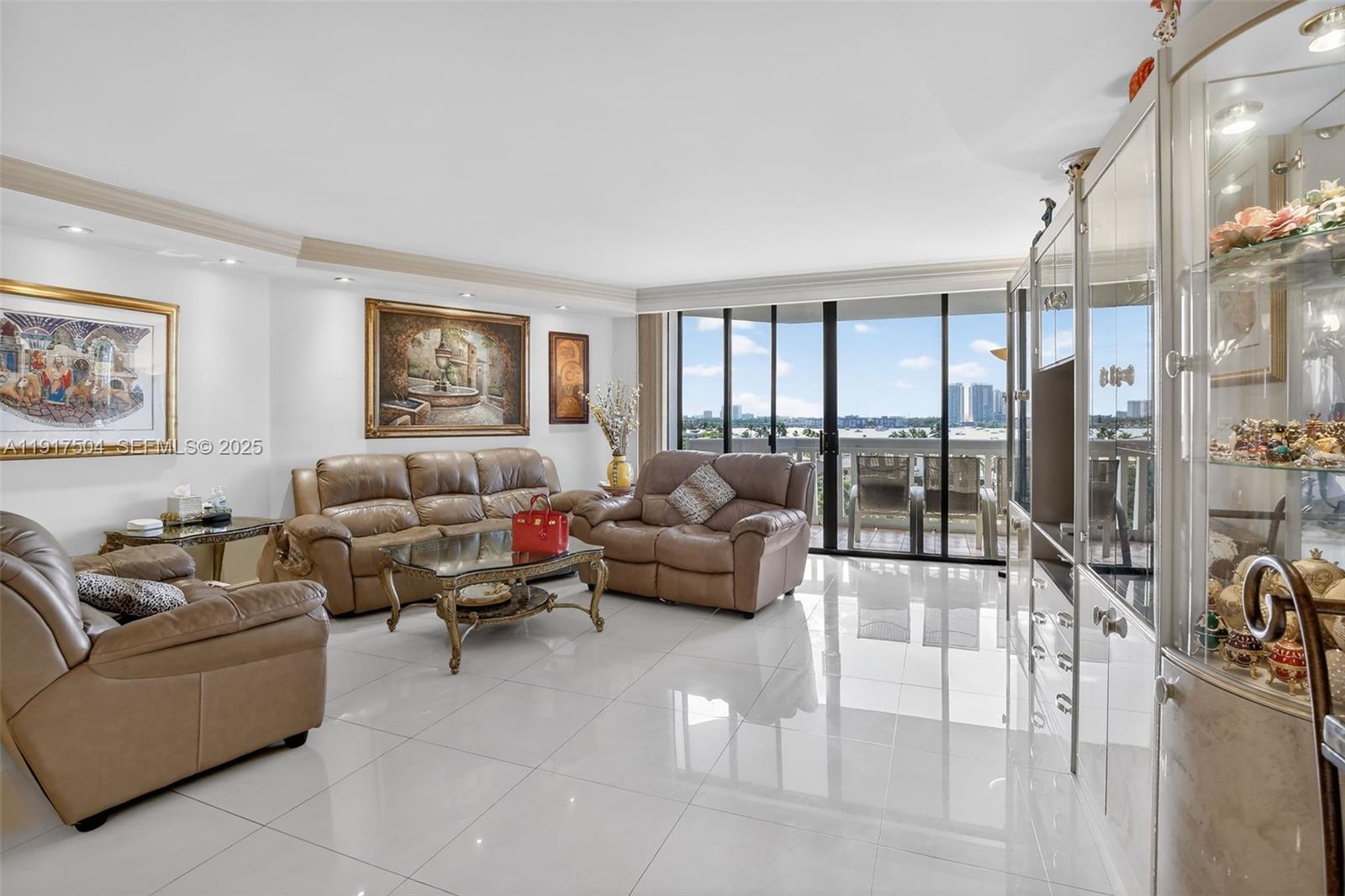 1000 W Island Blvd # 602