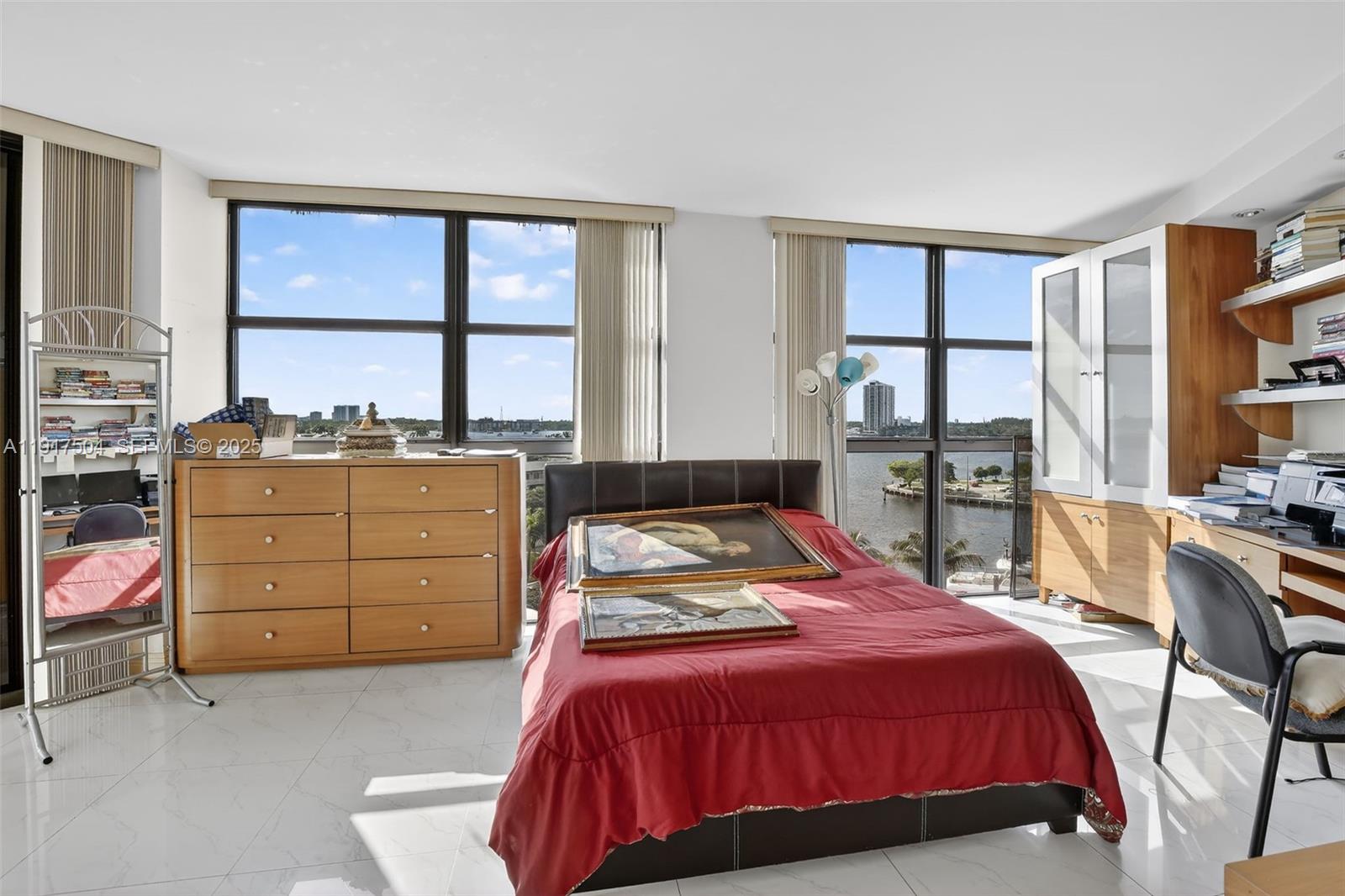 1000 W Island Blvd # 602