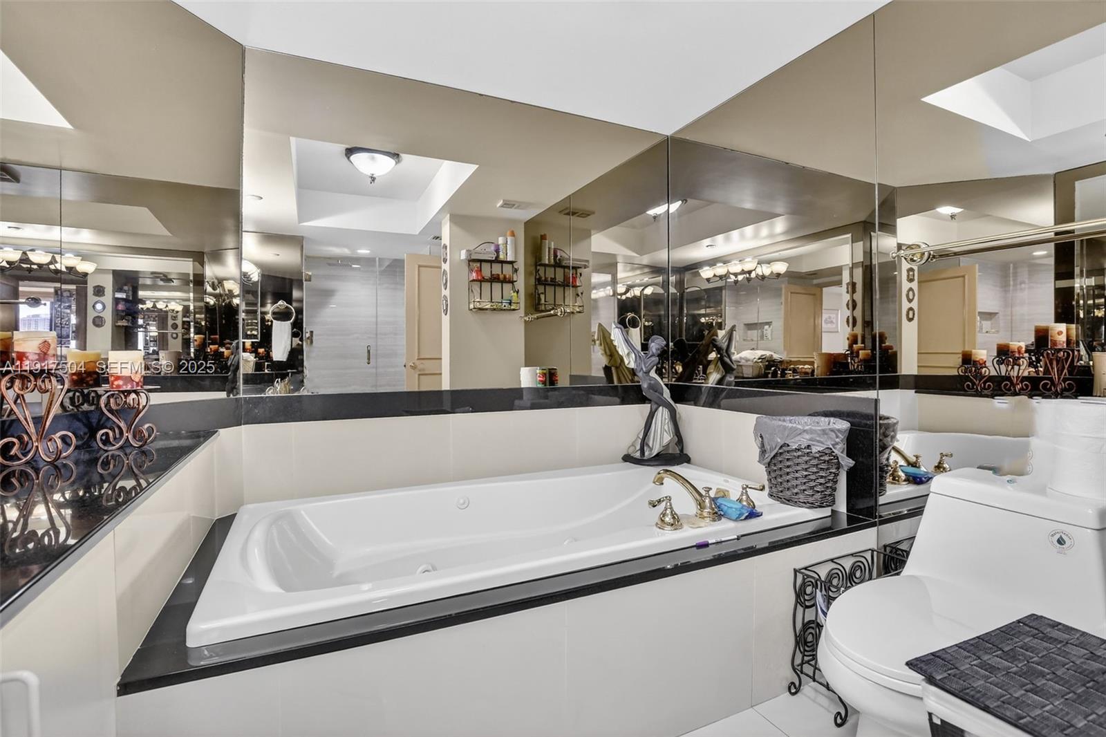 1000 W Island Blvd # 602