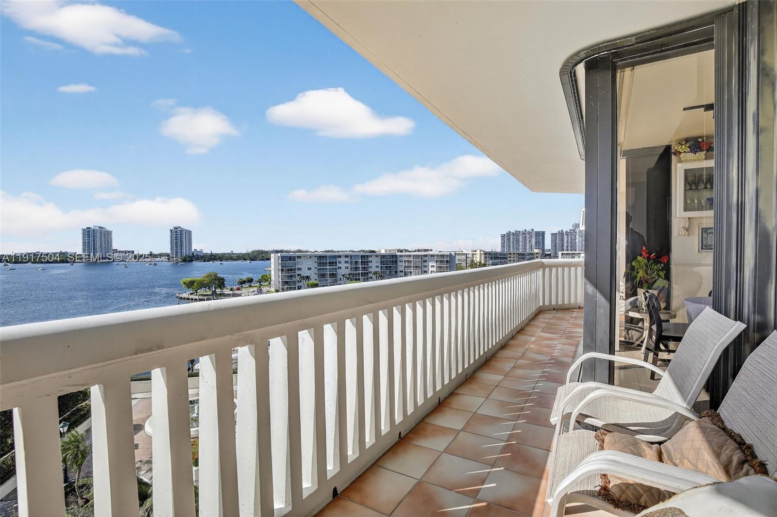 1000 W Island Blvd # 602