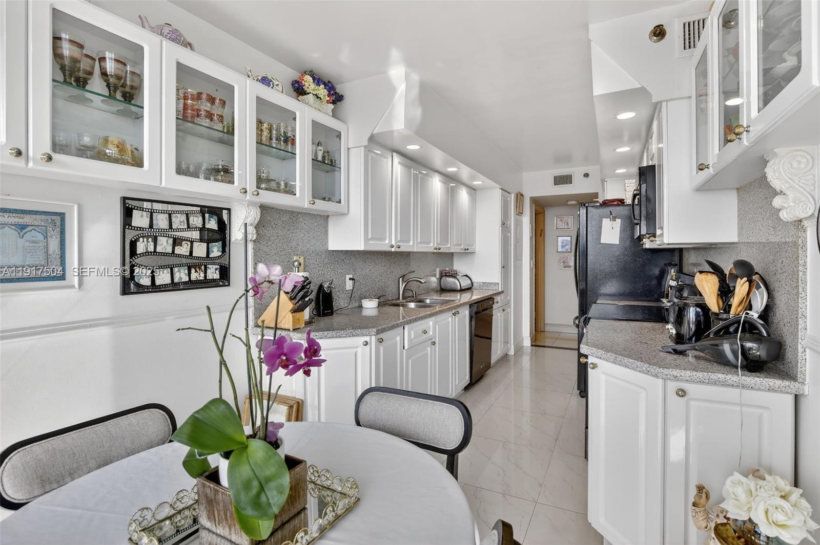 1000 W Island Blvd # 602