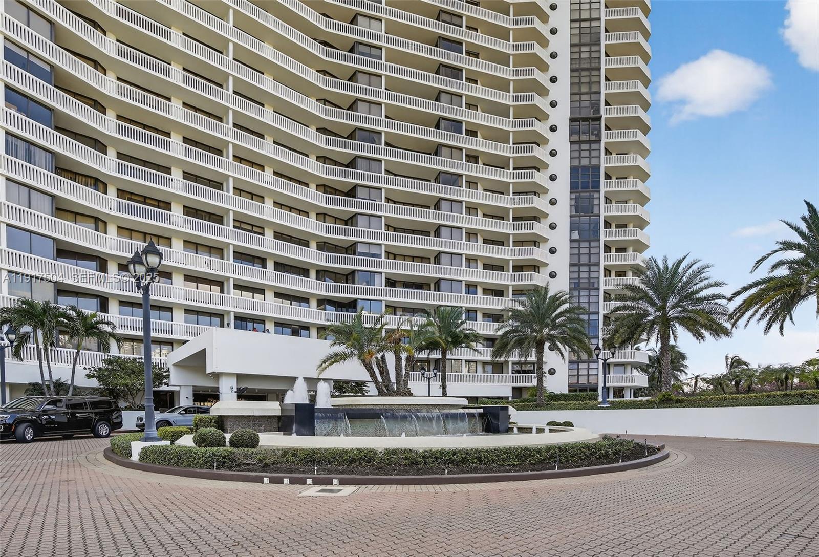 1000 W Island Blvd # 602
