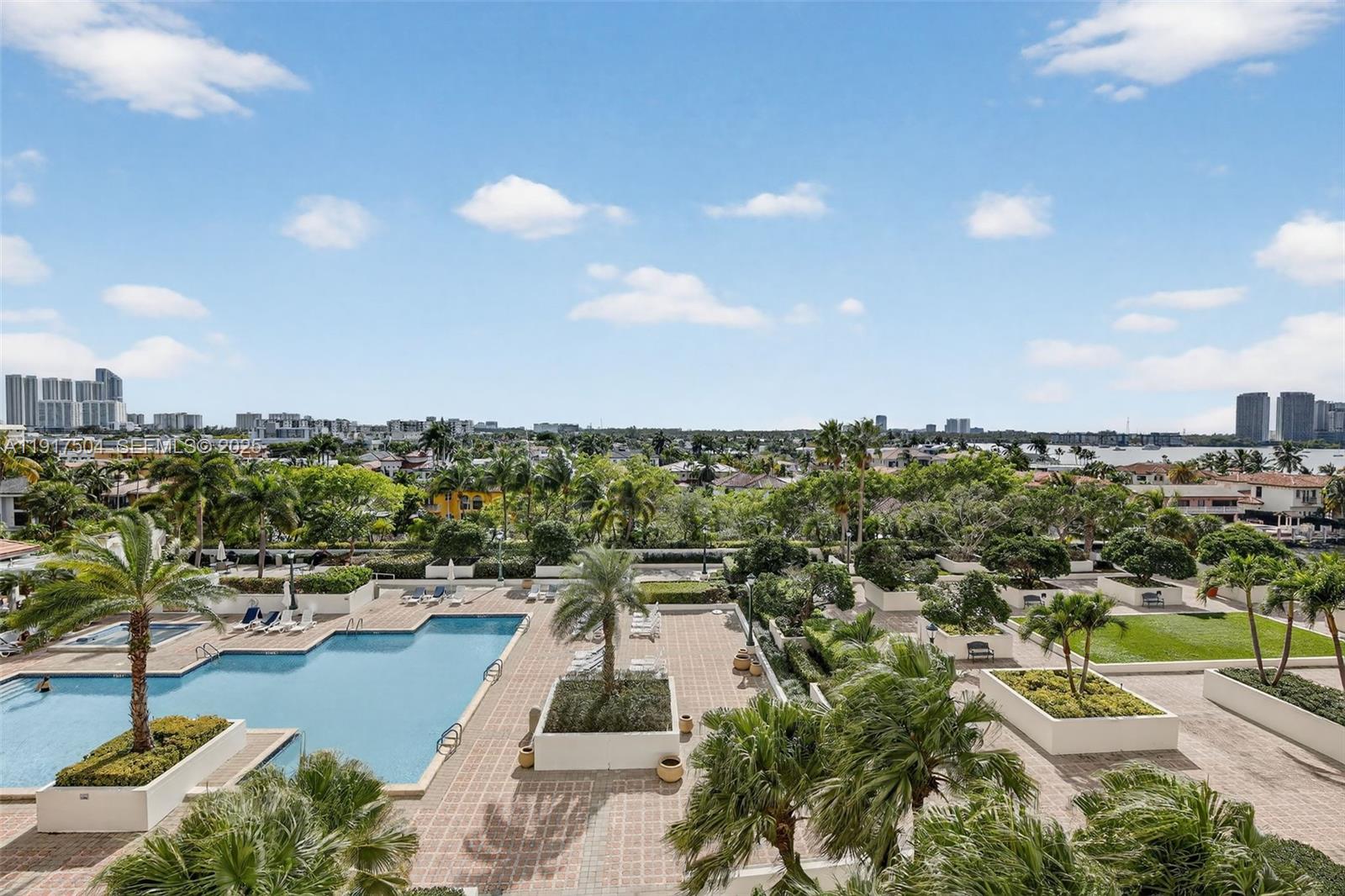 1000 W Island Blvd # 602