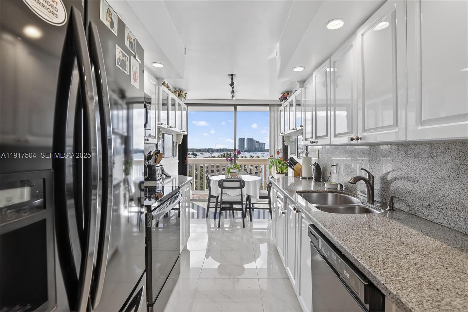 1000 W Island Blvd # 602