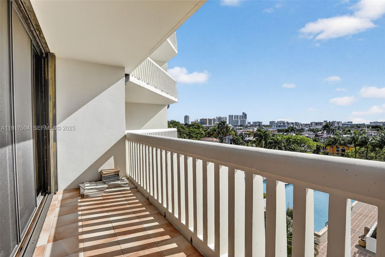1000 W Island Blvd # 602